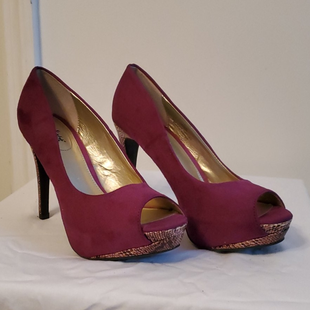 Shoes - Picture 2 of 5